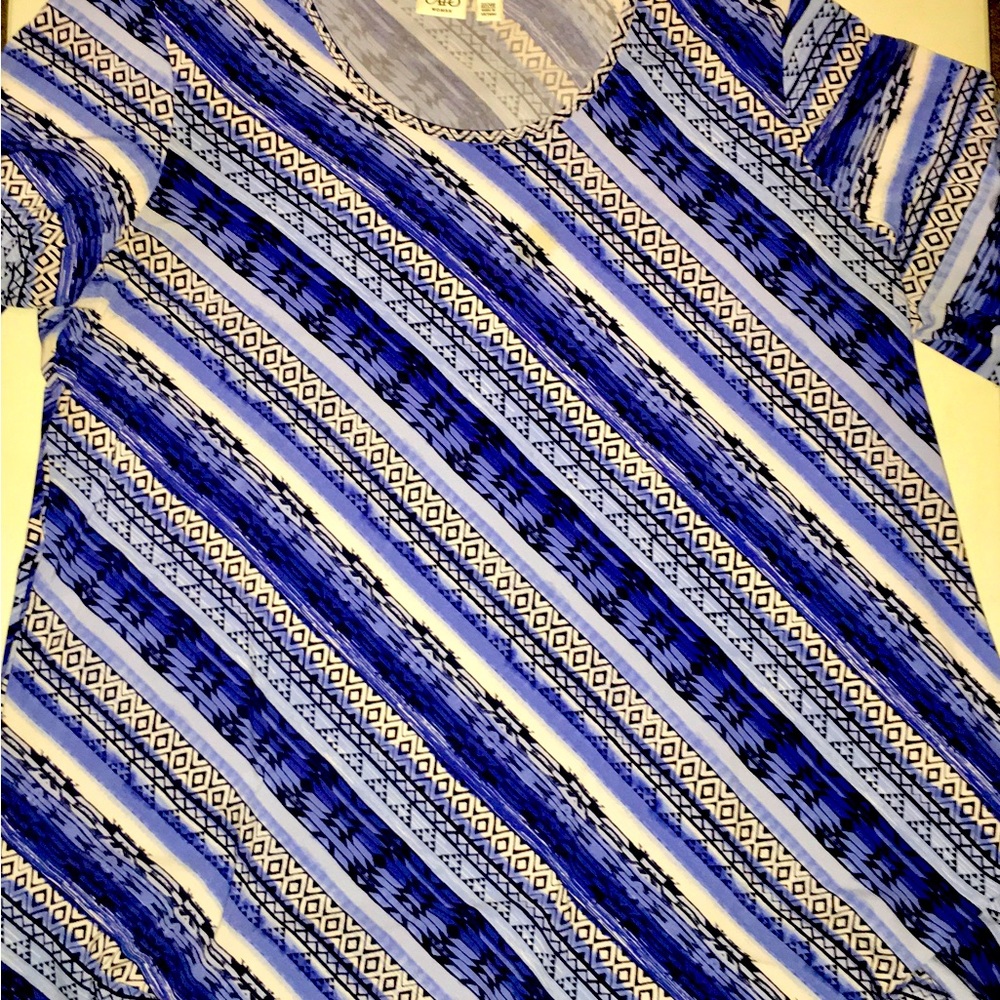 Beautiful Gently Used 22/24W Blouse from Cato.